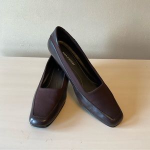 Naturalizer brown leather pumps size 8 mint condition. Classy and comfortable.